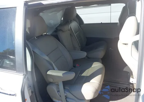 2016 Toyota Sienna Xle Premium 8 Passenger z USA, uszkodzony, nr VIN 5TDYK3DC2GS720555